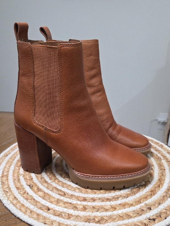 Tory Burch Shoes - Tory Burch Chelsea Tumbled Leather Lug Bootie In Toasted Caramel, Size 8
